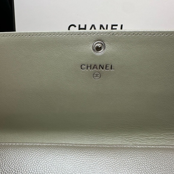 Chanel crossover wallet - Picture 2 of 10